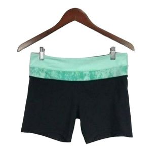 Lululemon Groove Short Black and Green, Size 8